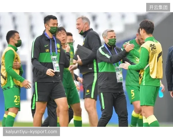国安主场一比一平申花：球迷情绪的“晴雨表”与球队的“心跳”